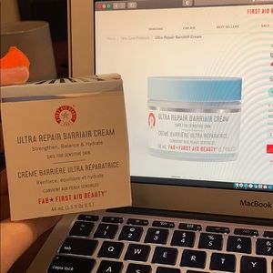 First Aid Beauty Ultra Repair BarriAIR Cream